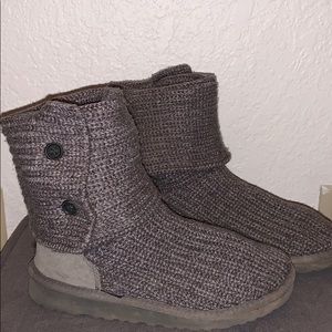 Grey fold over Ugg’s